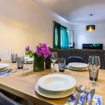 Coastal Urban Nest *