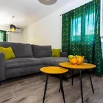 Coastal Urban Nest * Makarska