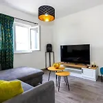 Coastal Urban Nest Appartement