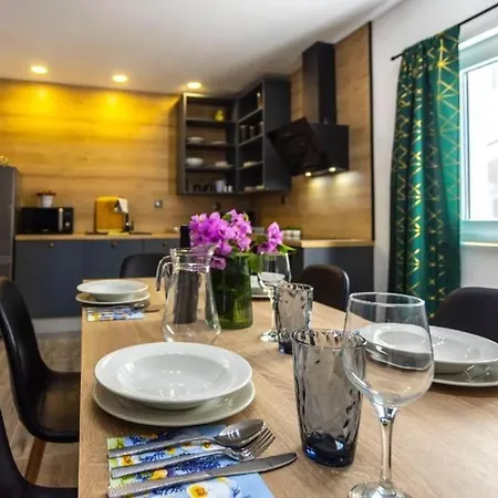 Apartment Coastal Urban Nest Makarska