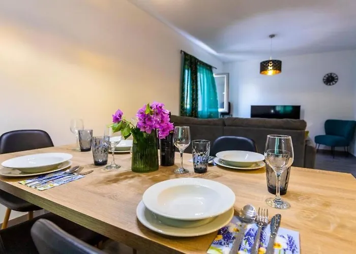 Coastal Urban Nest *