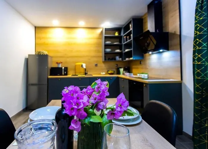 Apartment Coastal Urban Nest *