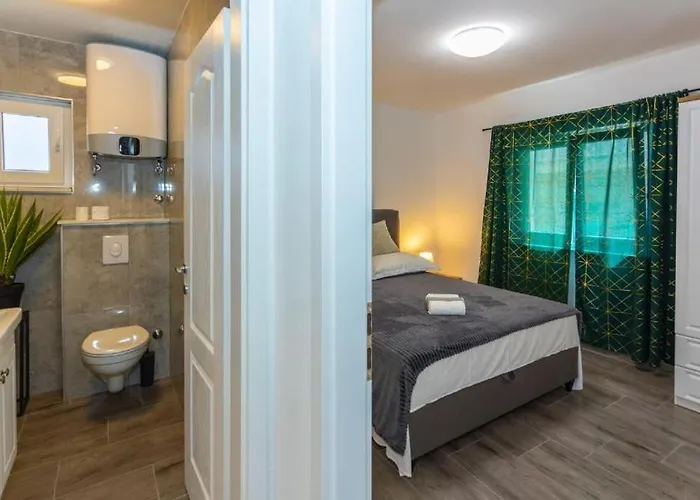 Apartment Coastal Urban Nest *