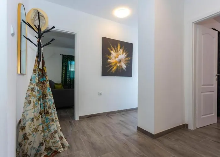 Coastal Urban Nest Makarska