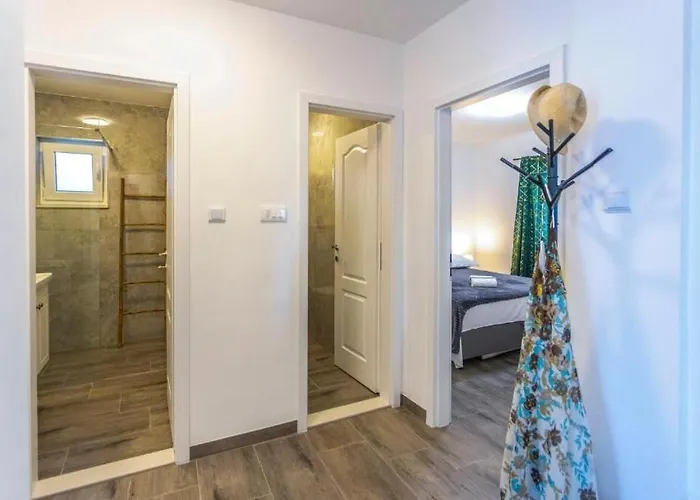 Coastal Urban Nest Apartament Makarska