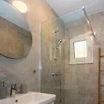 Apartment Coastal Urban Nest *