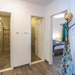 Coastal Urban Nest Apartment Makarska