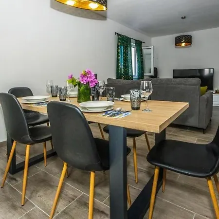 Coastal Urban Nest *