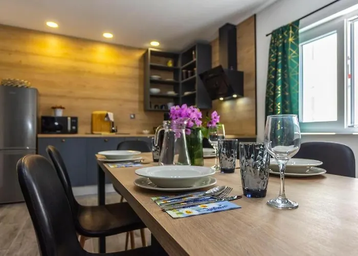 Coastal Urban Nest *